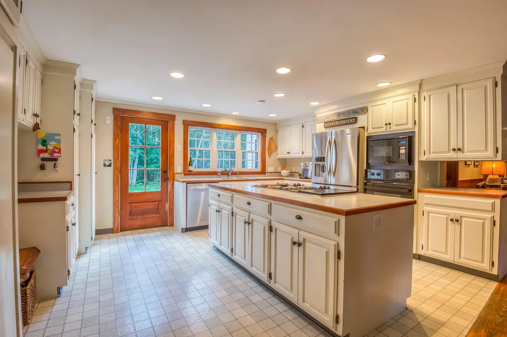 172 Mills Road Kennebunkport ME 04046