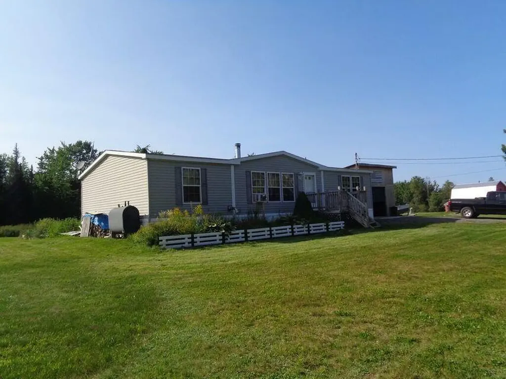 76 Desmond Road Milo ME 04463