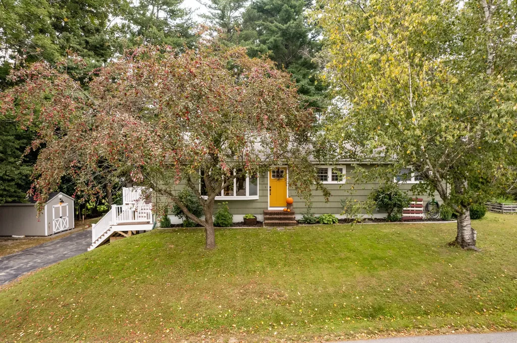 47 Mcarthur Avenue Lewiston ME 04240