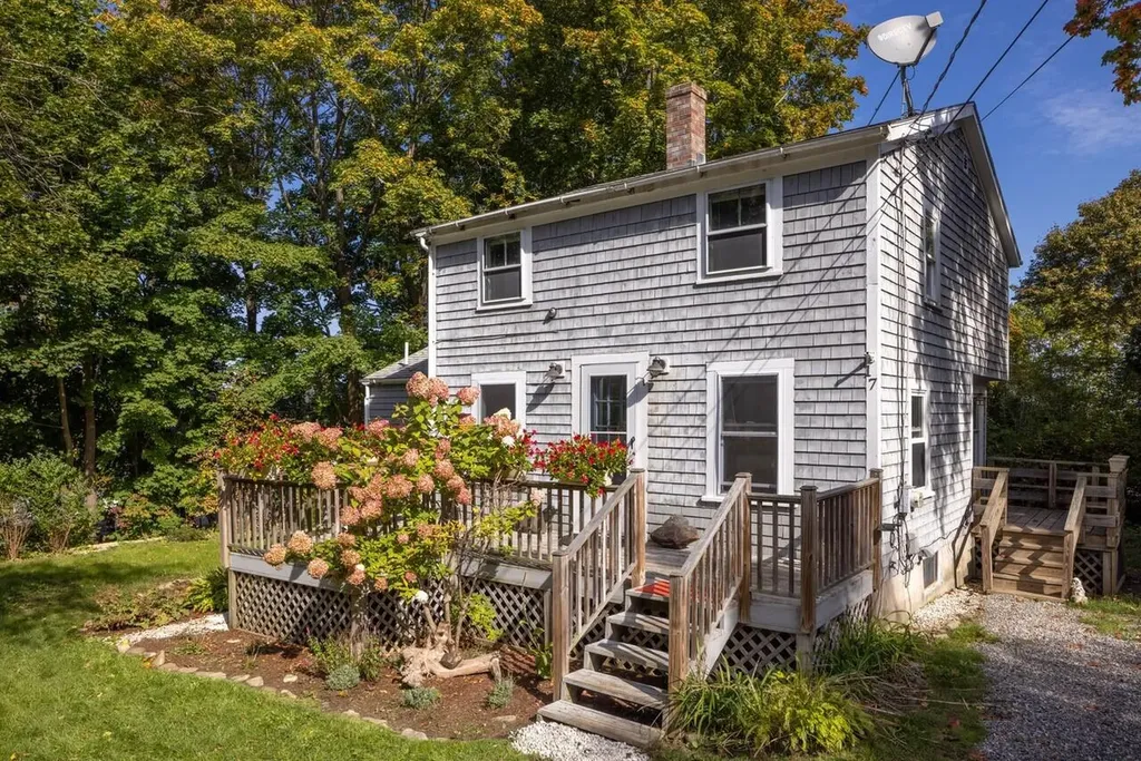 17 Dunton Avenue Rockland ME 04841