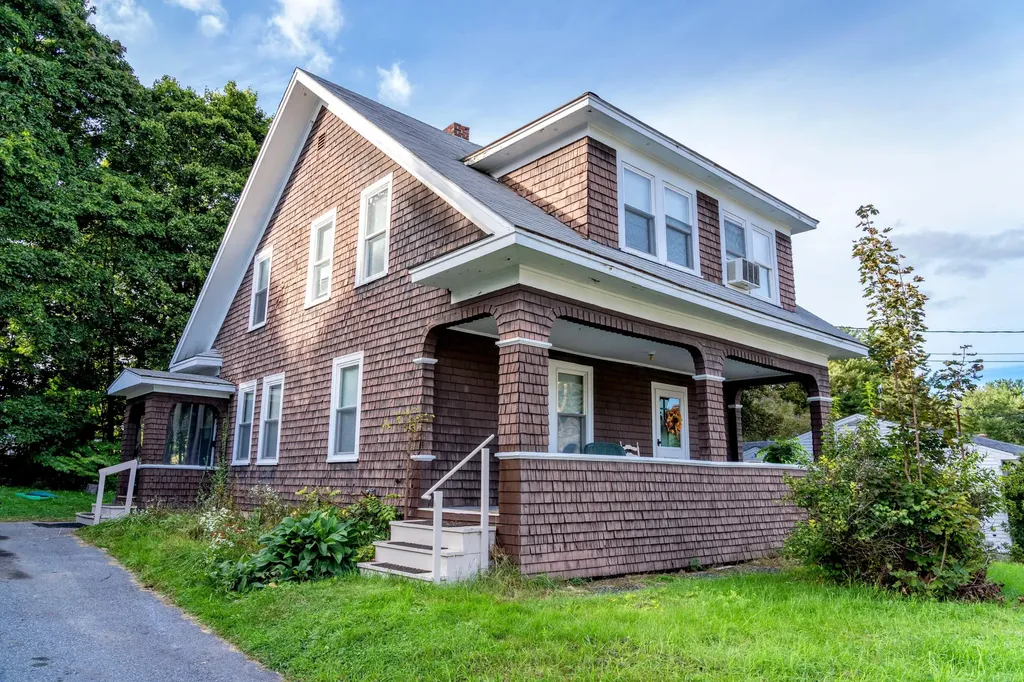 36 Clinton Street Gardiner ME 04345