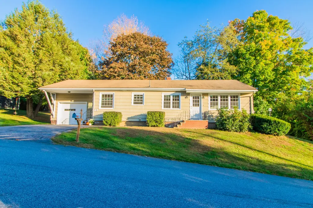23 Sherbrooke Avenue Lewiston ME 04240
