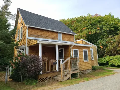 12 Riverside Place Lewiston ME 04240