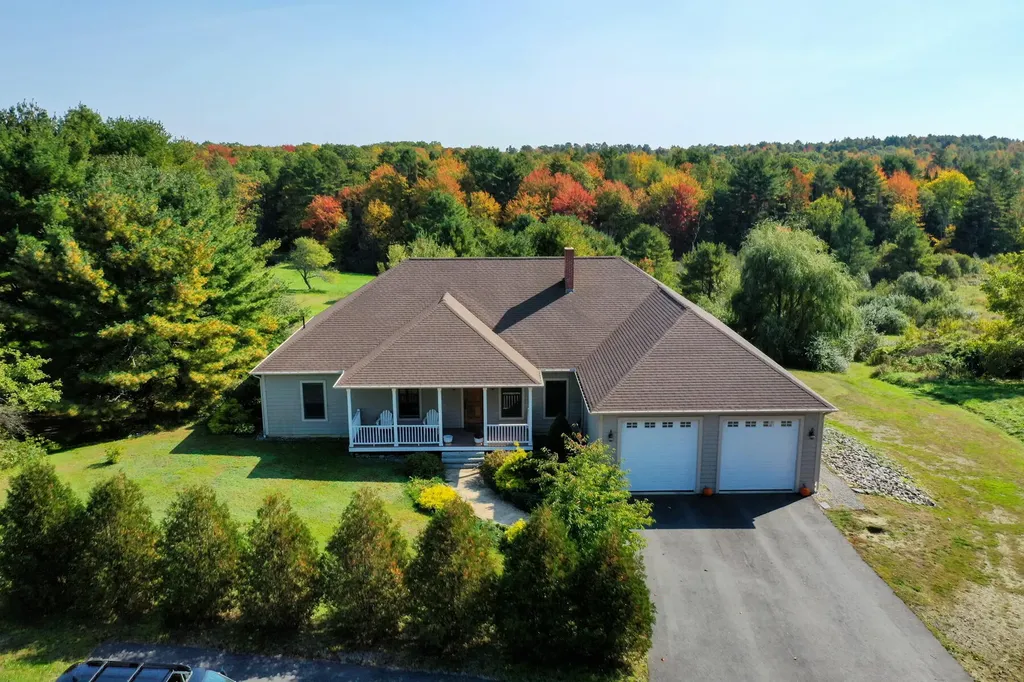 207 Augusta Road Topsham ME 04086