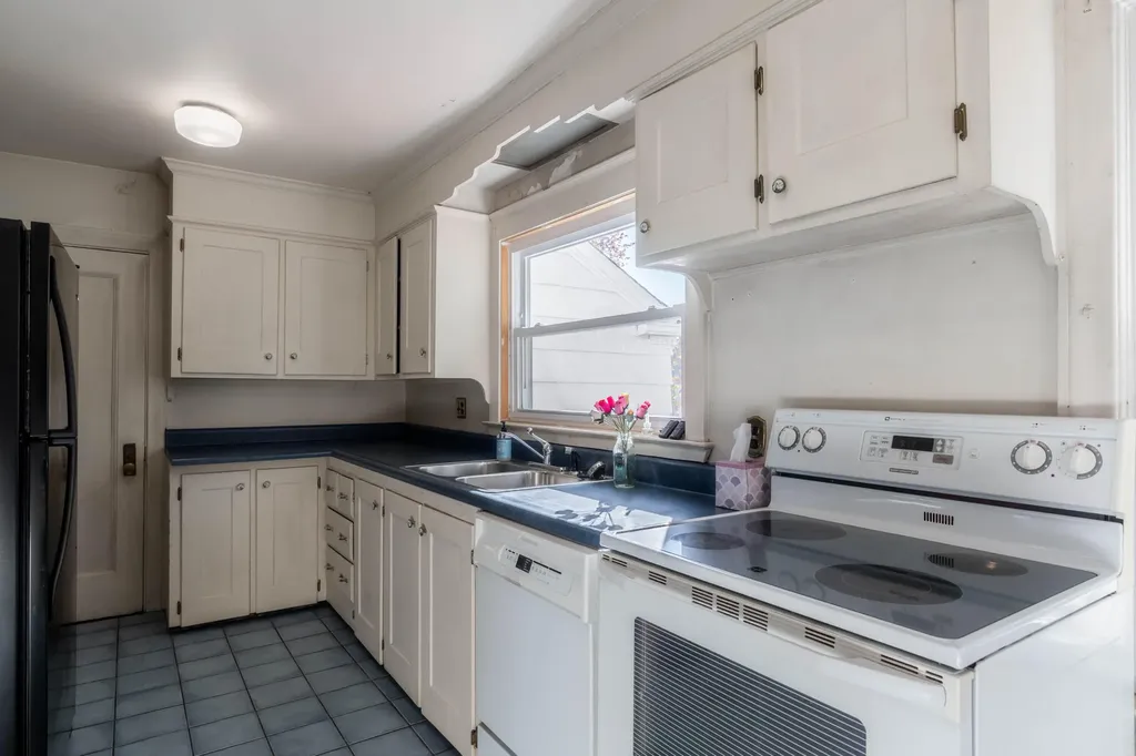 26 Dirigo Street Portland ME 04102