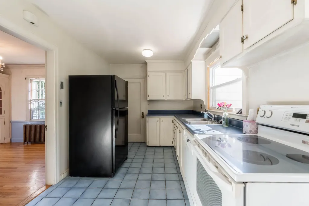 26 Dirigo Street Portland ME 04102