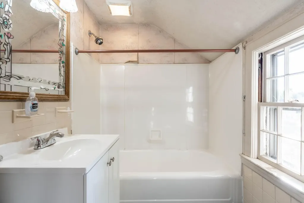 26 Dirigo Street Portland ME 04102