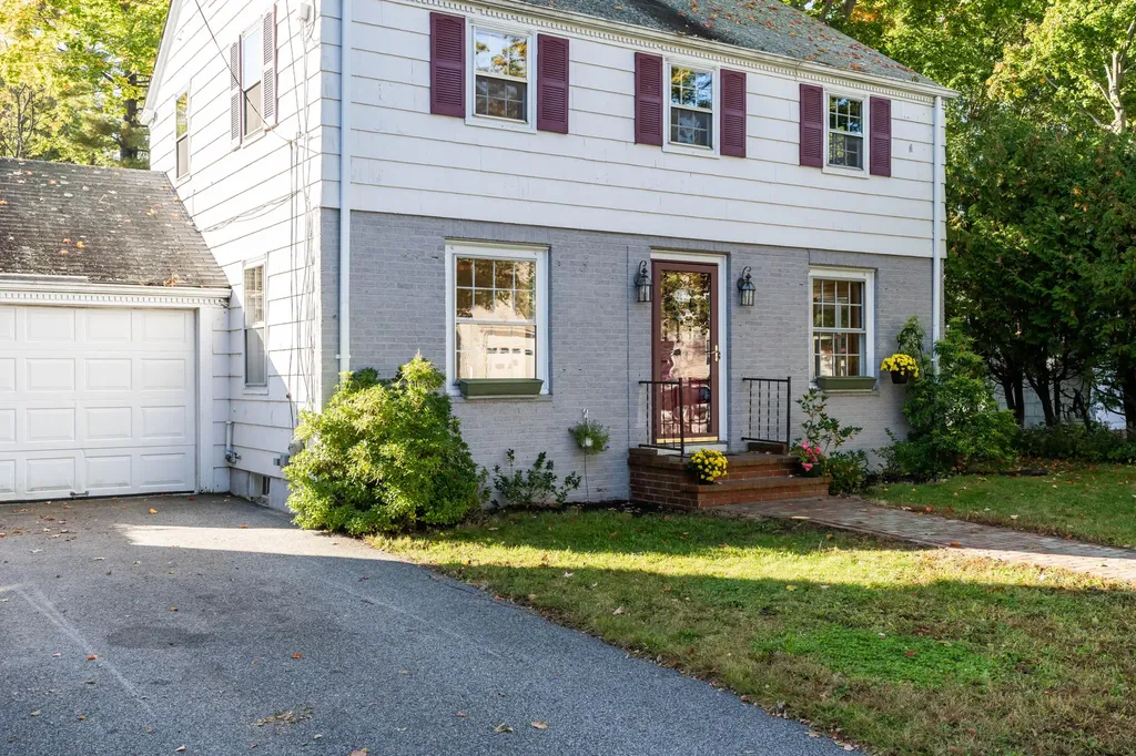 26 Dirigo Street Portland ME 04102
