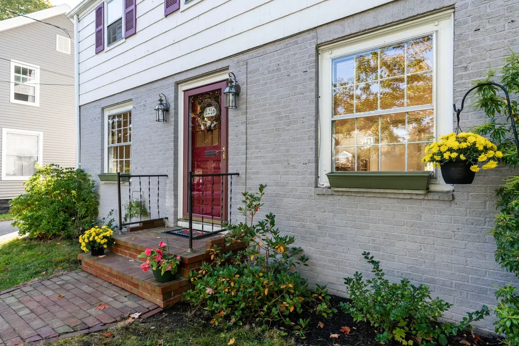 26 Dirigo Street Portland ME 04102