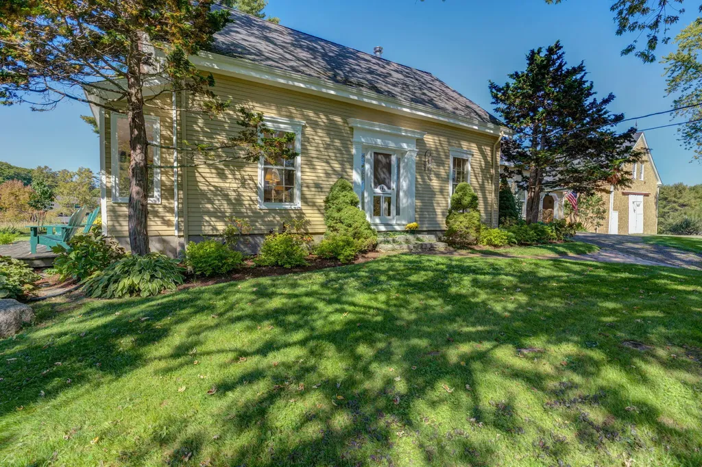 102 Wolfes Neck Road Freeport ME 04032