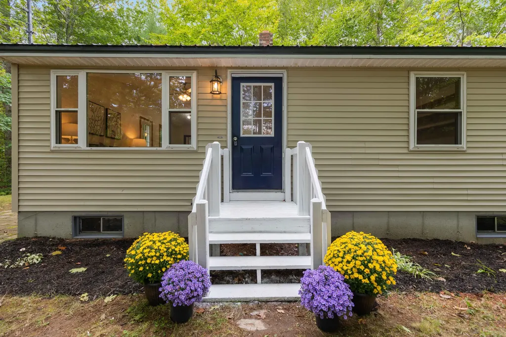 87 Dutton Hill Gray ME 04039