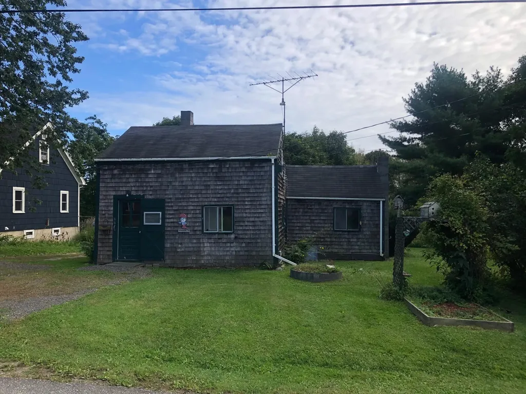 39 Fluker Street Thomaston ME 04861
