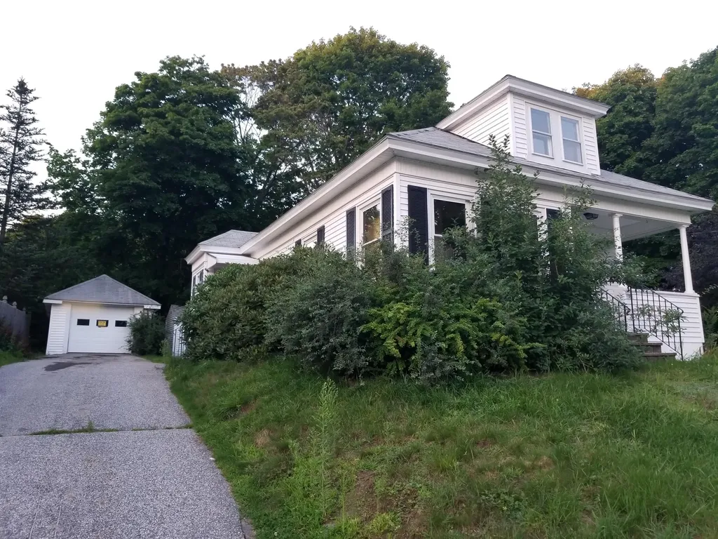 128 Monroe Street Auburn ME 04210