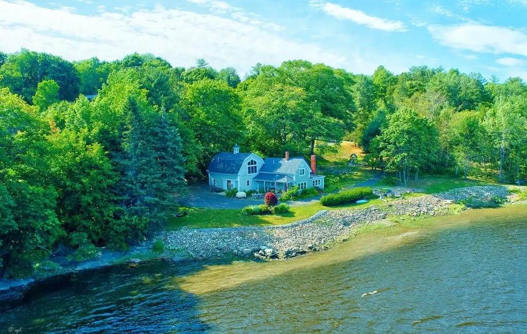21 Ferry Street Hampden ME 04444