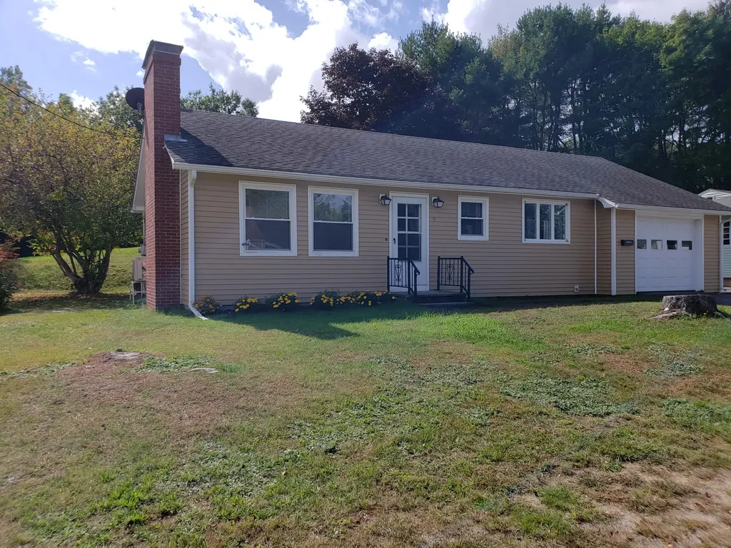 9 Nevers Avenue Norway ME 04268
