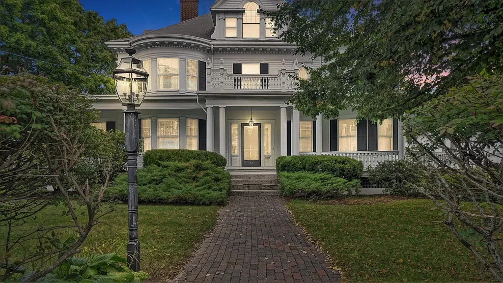 34 Summer Street Kennebunk ME 04043