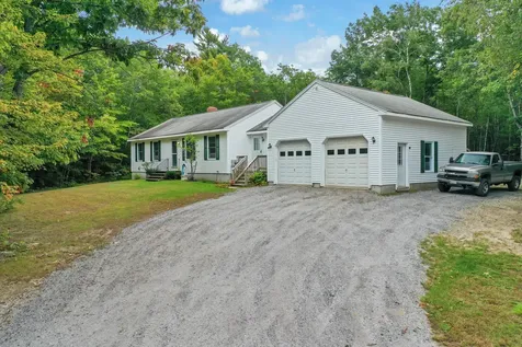 31 Furlong Road Raymond ME 04071
