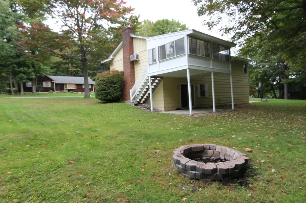 55 Sherbrooke Avenue Lewiston ME 04240