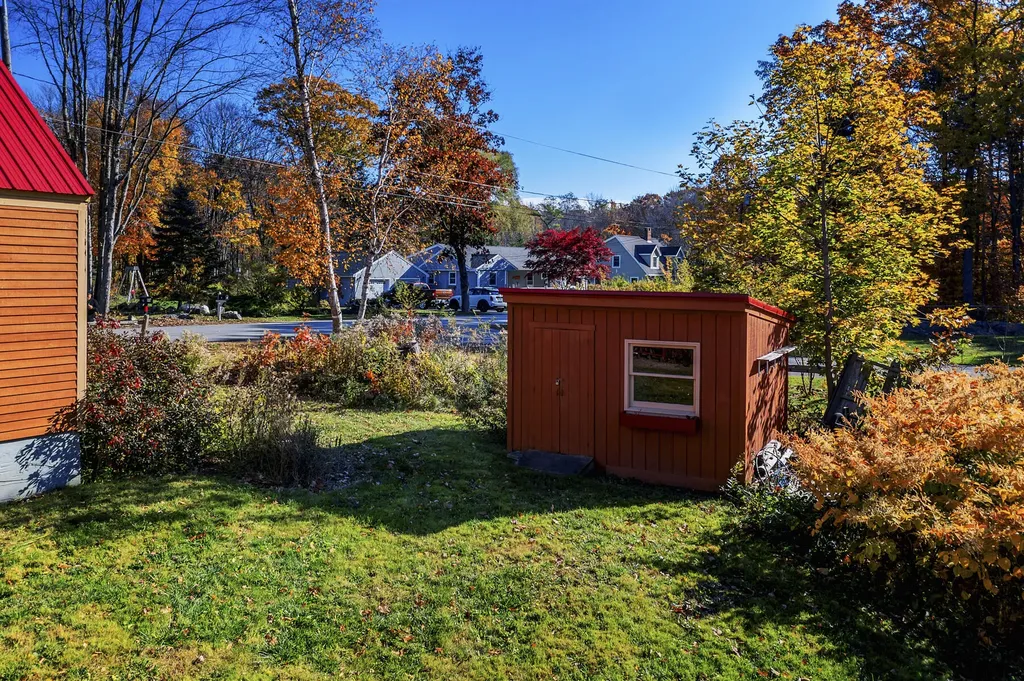 44 Eastman Road Cape Elizabeth ME 04107