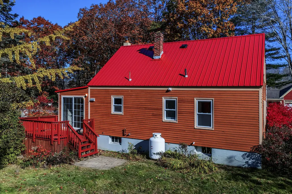 44 Eastman Road Cape Elizabeth ME 04107