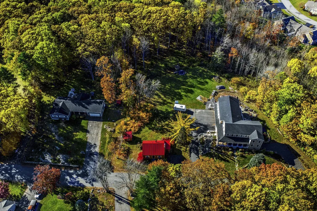 44 Eastman Road Cape Elizabeth ME 04107