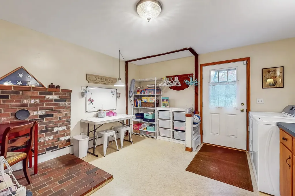 106 Lindsay Road York ME 03909