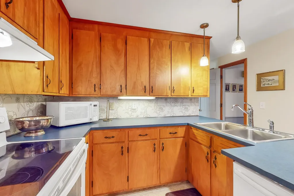 106 Lindsay Road York ME 03909