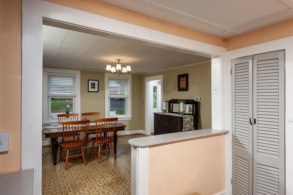 247 Hanscom Road Eliot ME 03903