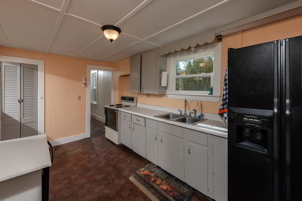 247 Hanscom Road Eliot ME 03903