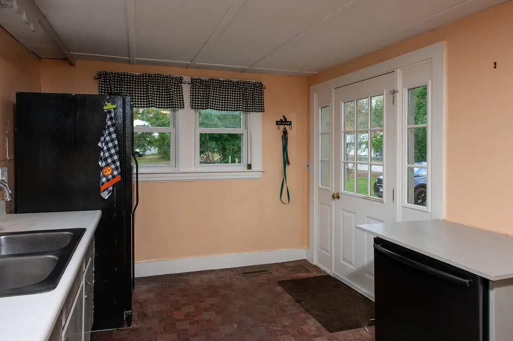 247 Hanscom Road Eliot ME 03903