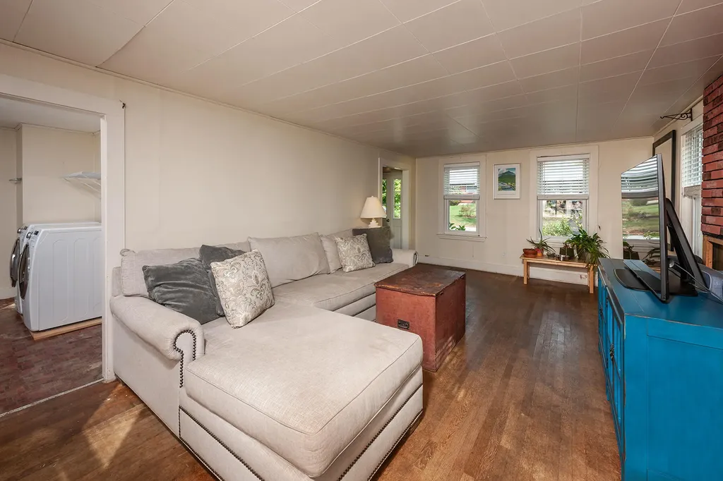 247 Hanscom Road Eliot ME 03903