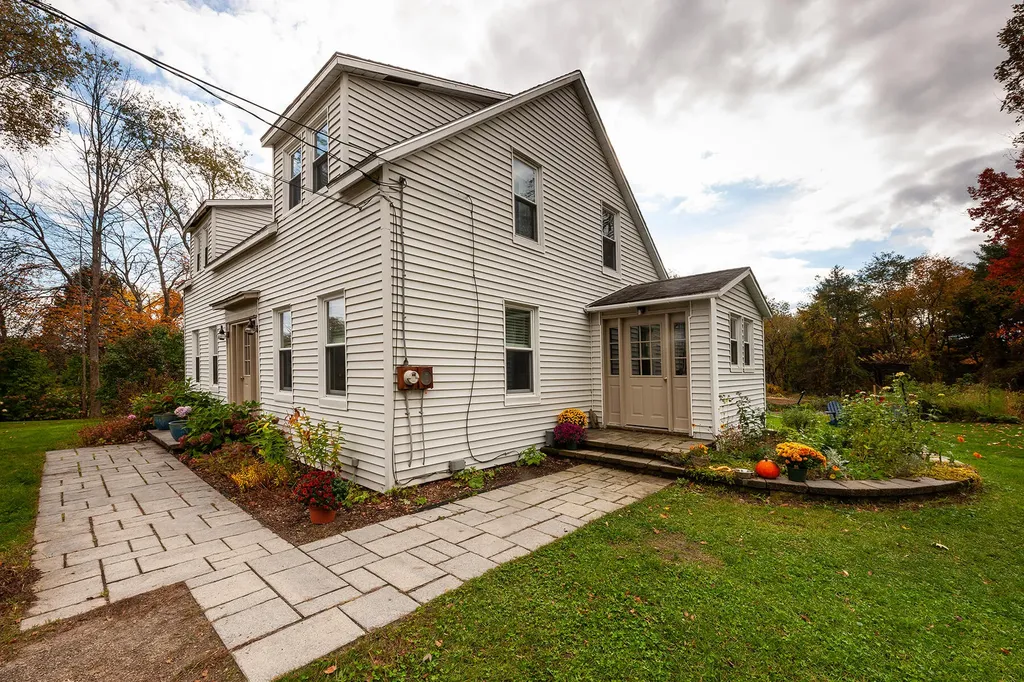 247 Hanscom Road Eliot ME 03903