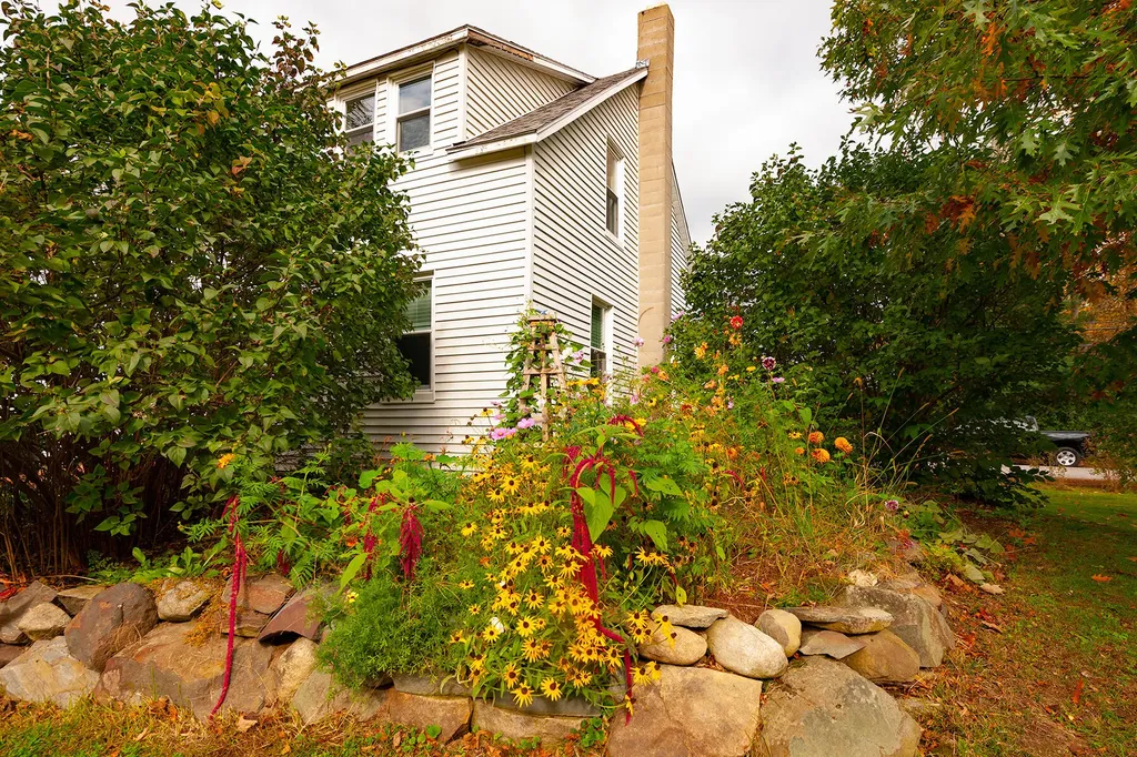 247 Hanscom Road Eliot ME 03903