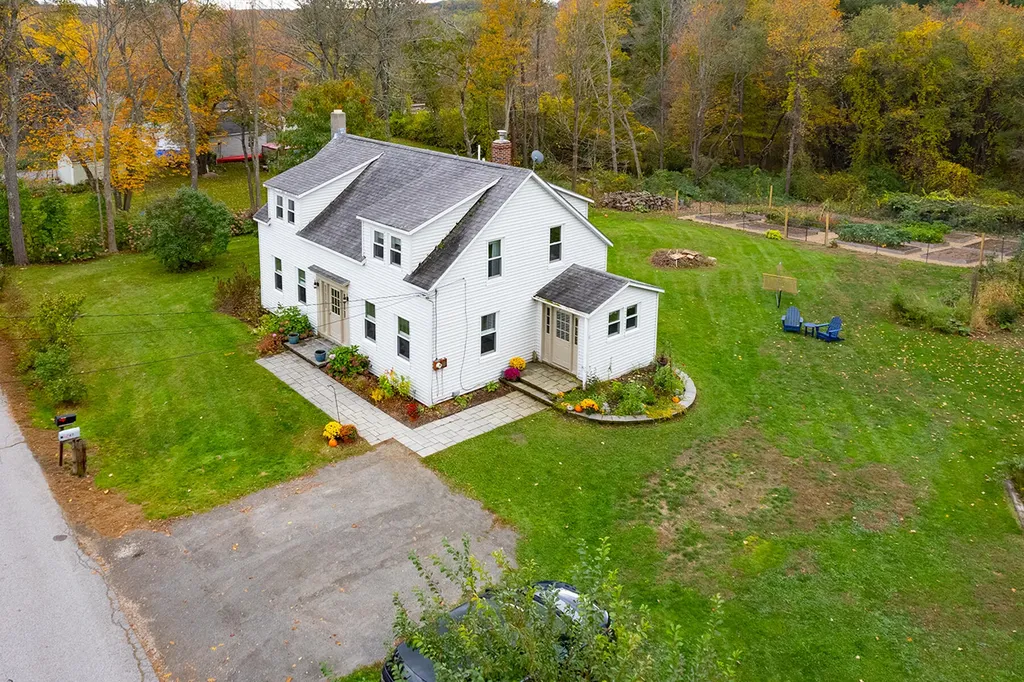 247 Hanscom Road Eliot ME 03903
