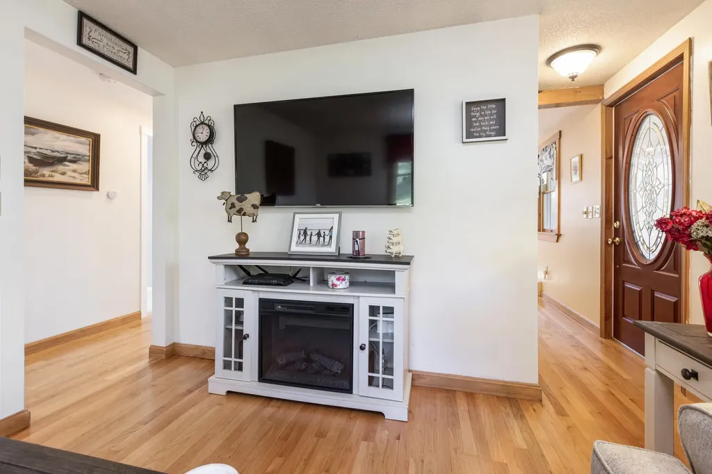 381 Hallowell Road Pownal ME 04069
