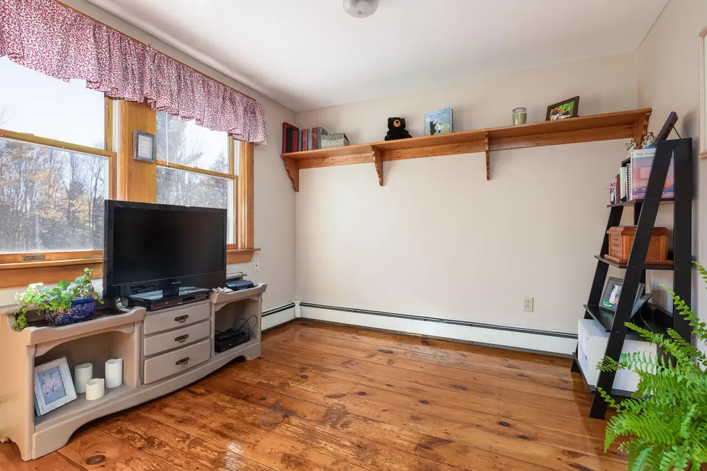 381 Hallowell Road Pownal ME 04069