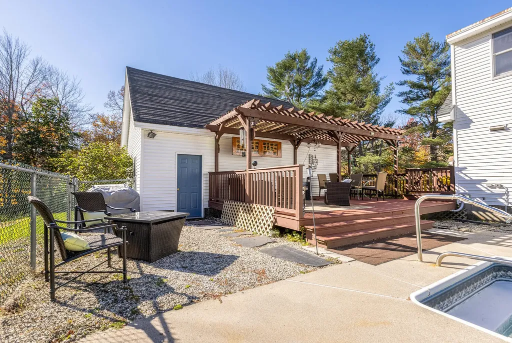 381 Hallowell Road Pownal ME 04069