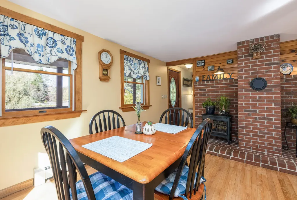 381 Hallowell Road Pownal ME 04069
