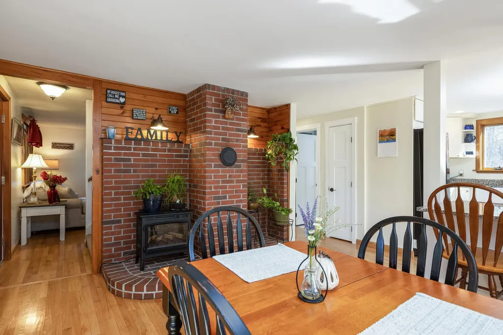381 Hallowell Road Pownal ME 04069