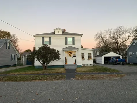17 Maple Street Millinocket ME 04462