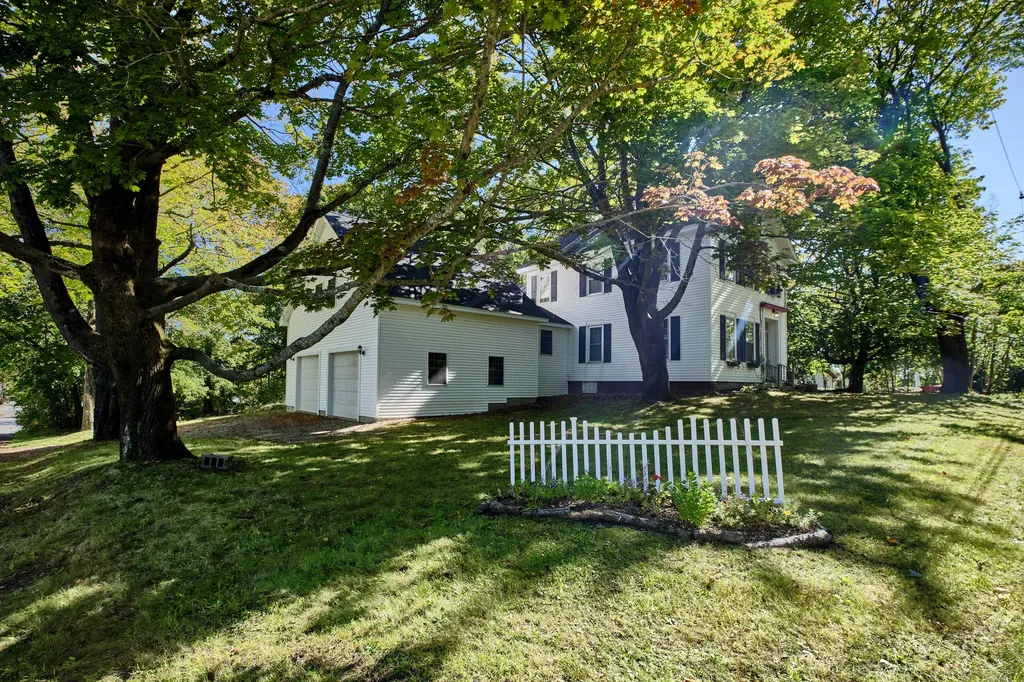 27 Highland Street Rockland ME 04841