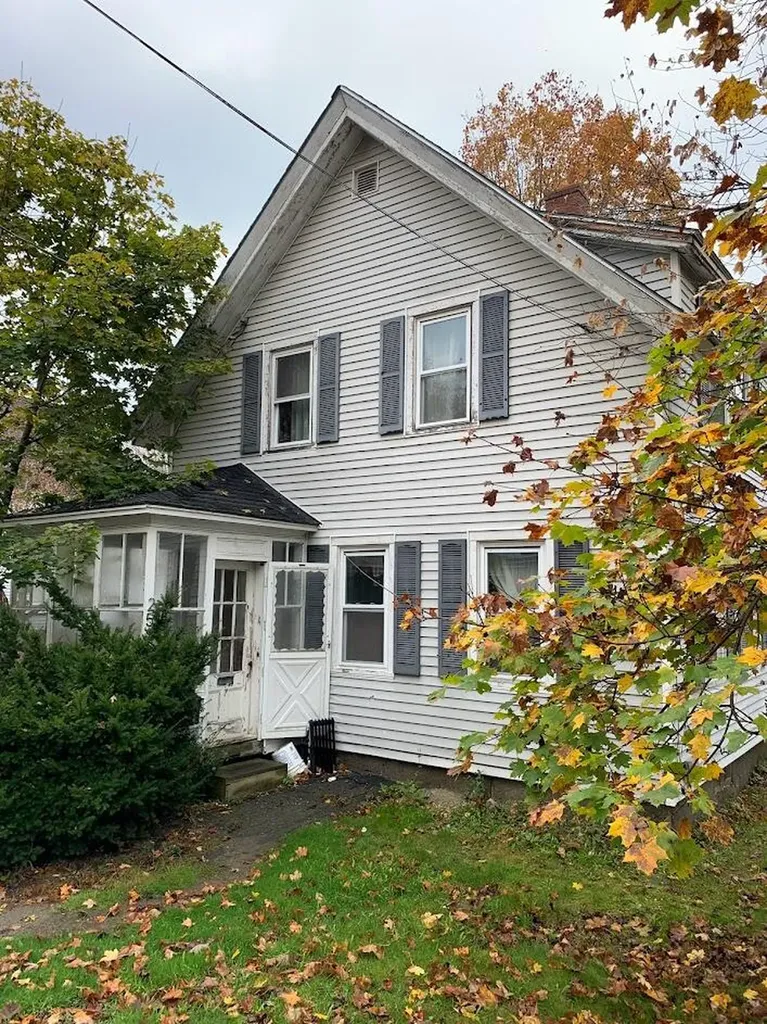 25 Mt Vernon Street Gardiner ME 04345