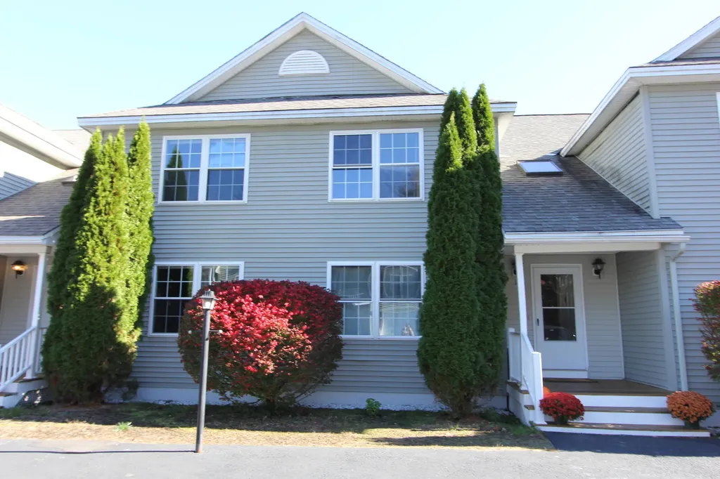 14 Ledges Court Lewiston ME 04240