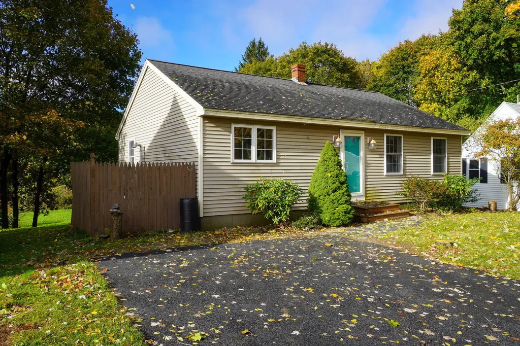 86 Bridgton Road Westbrook ME 04092