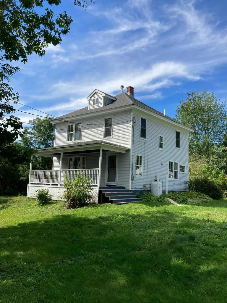 11 Gardner Road Orono ME 04473