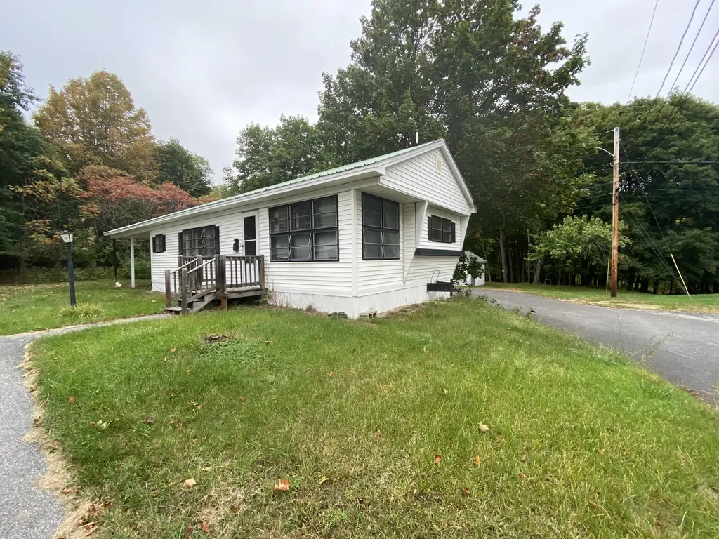 19 Sanborn Circle Norway ME 04268