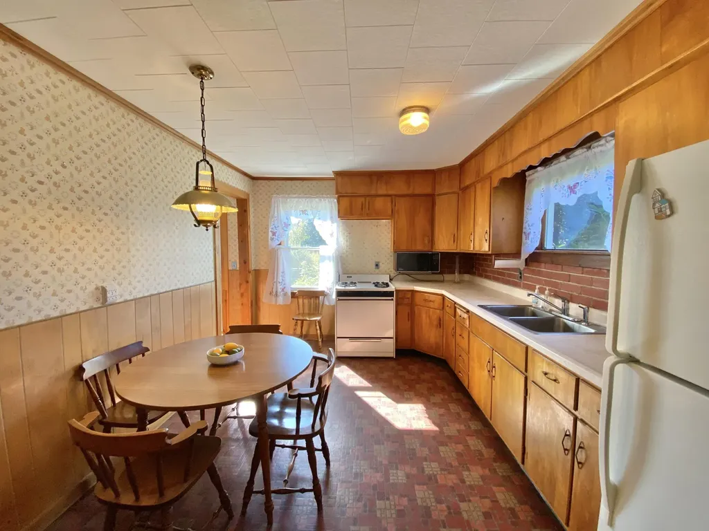 521 River Road Saint George ME 04860