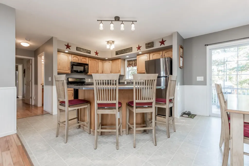 825 White Road Bowdoinham ME 04008