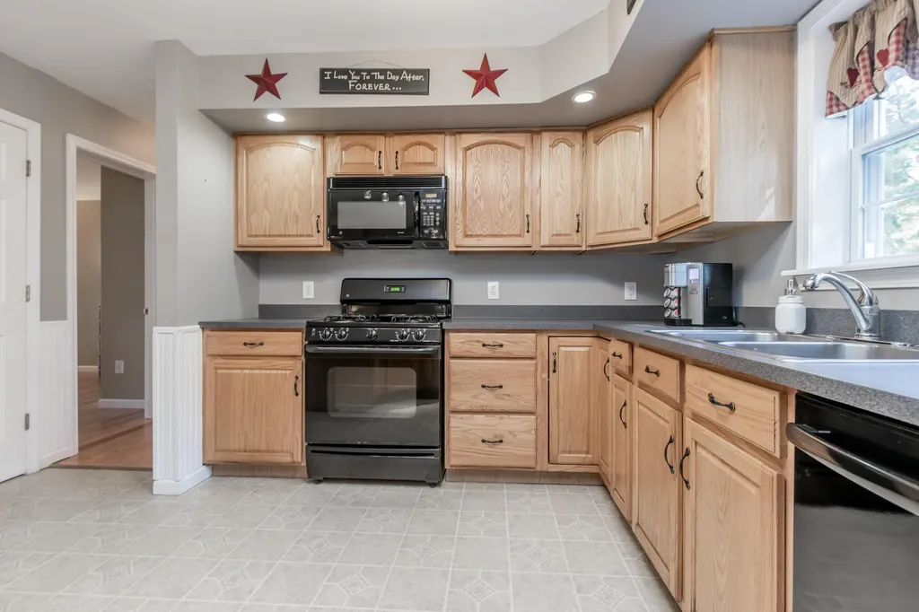 825 White Road Bowdoinham ME 04008