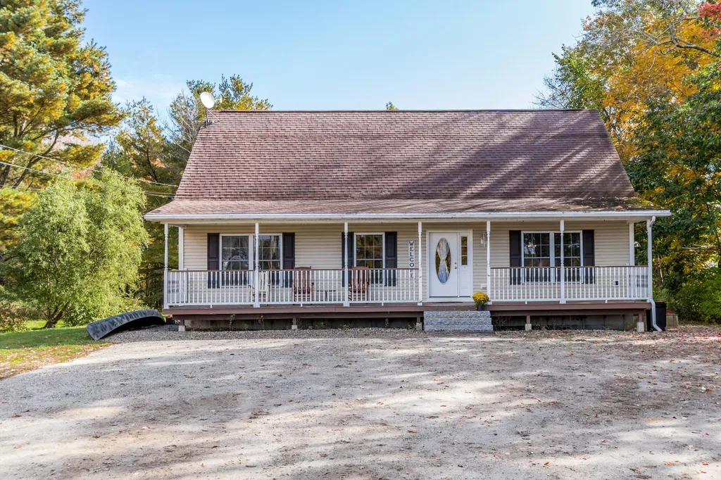 825 White Road Bowdoinham ME 04008